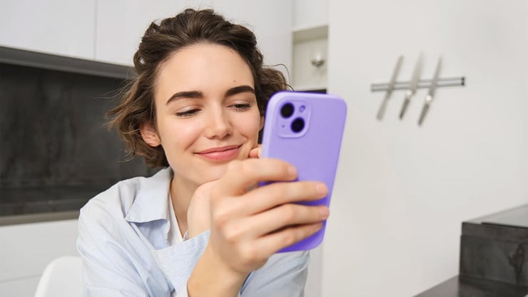 Young woman on her phone texting customer service